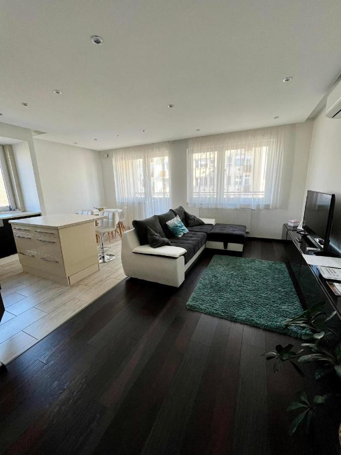 Big Forest Apartman Lägenhet Debrecen Exteriör bild